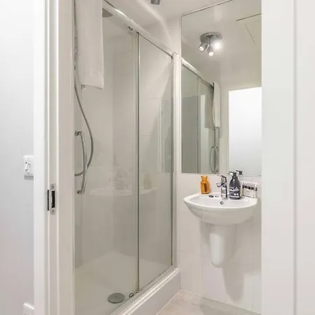 Charming 1Br Apartment Near Windsor Castle Exterior photo