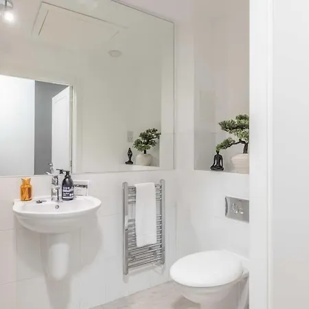 Charming 1Br Apartment Near Windsor Castle Exterior photo